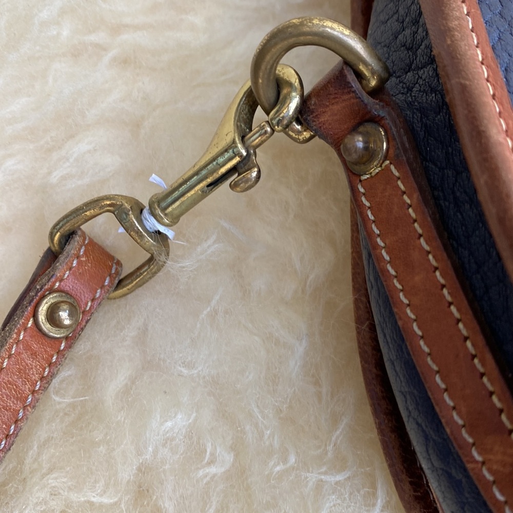 Vintage Dooney and Bourke bag - Picture 6 of 9
